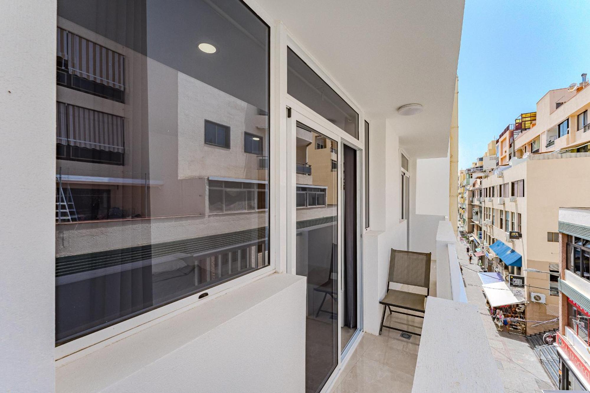 Few Steps From The Beach Hostel In Los Cristianos Arona  Exteriör bild
