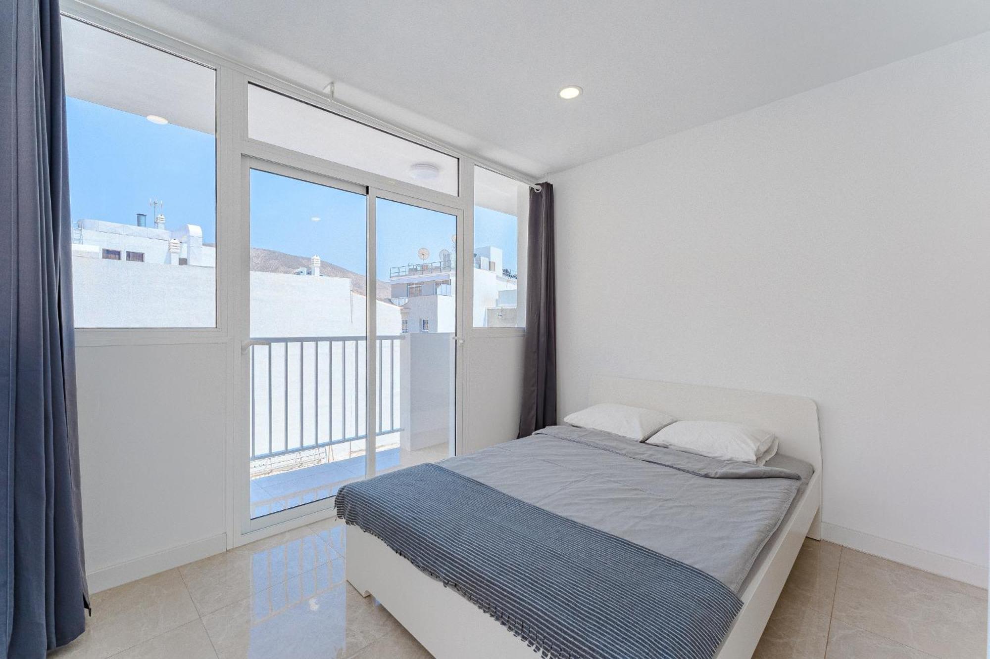 Few Steps From The Beach Hostel In Los Cristianos Arona  Exteriör bild