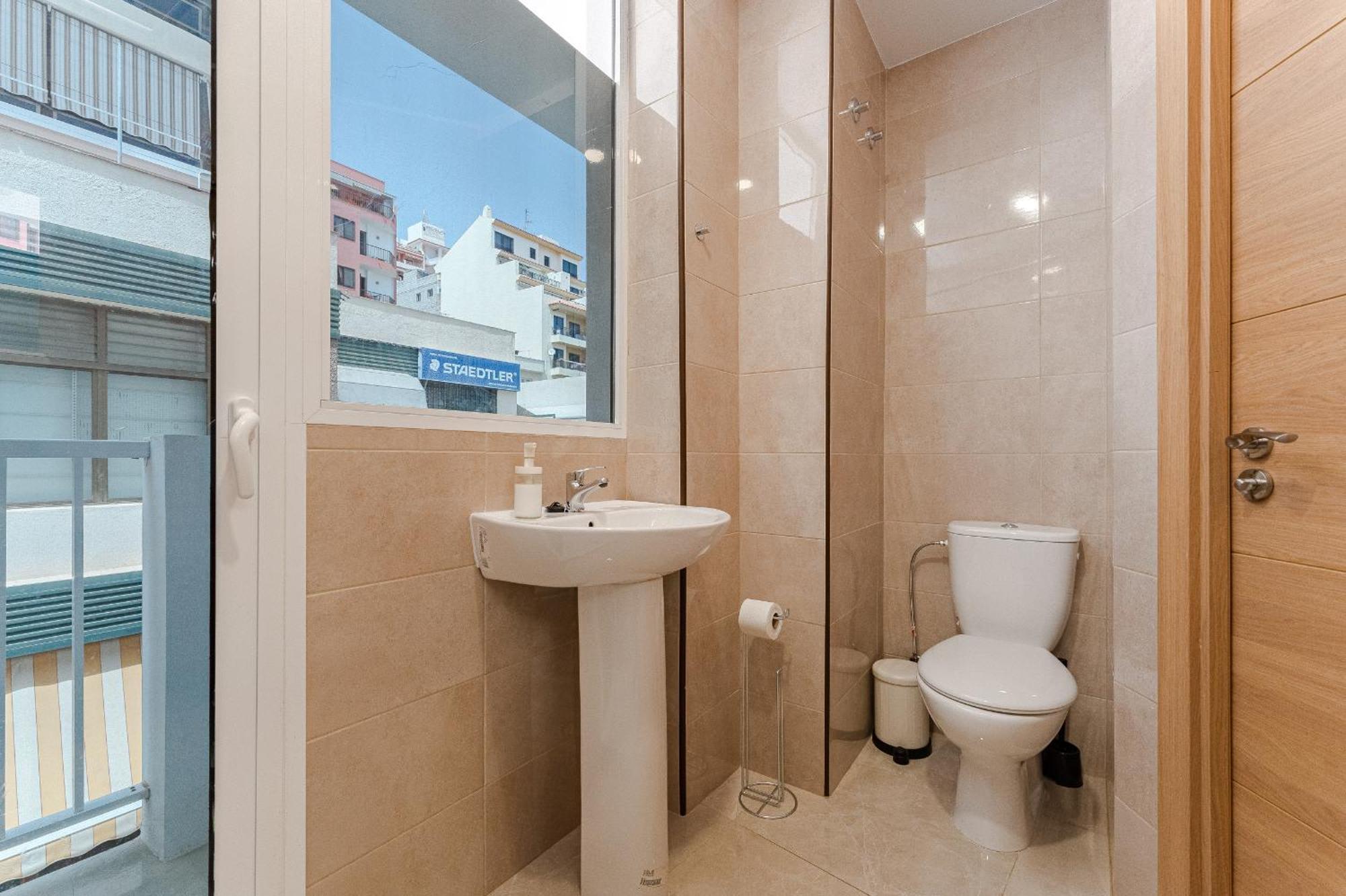 Few Steps From The Beach Hostel In Los Cristianos Arona  Exteriör bild