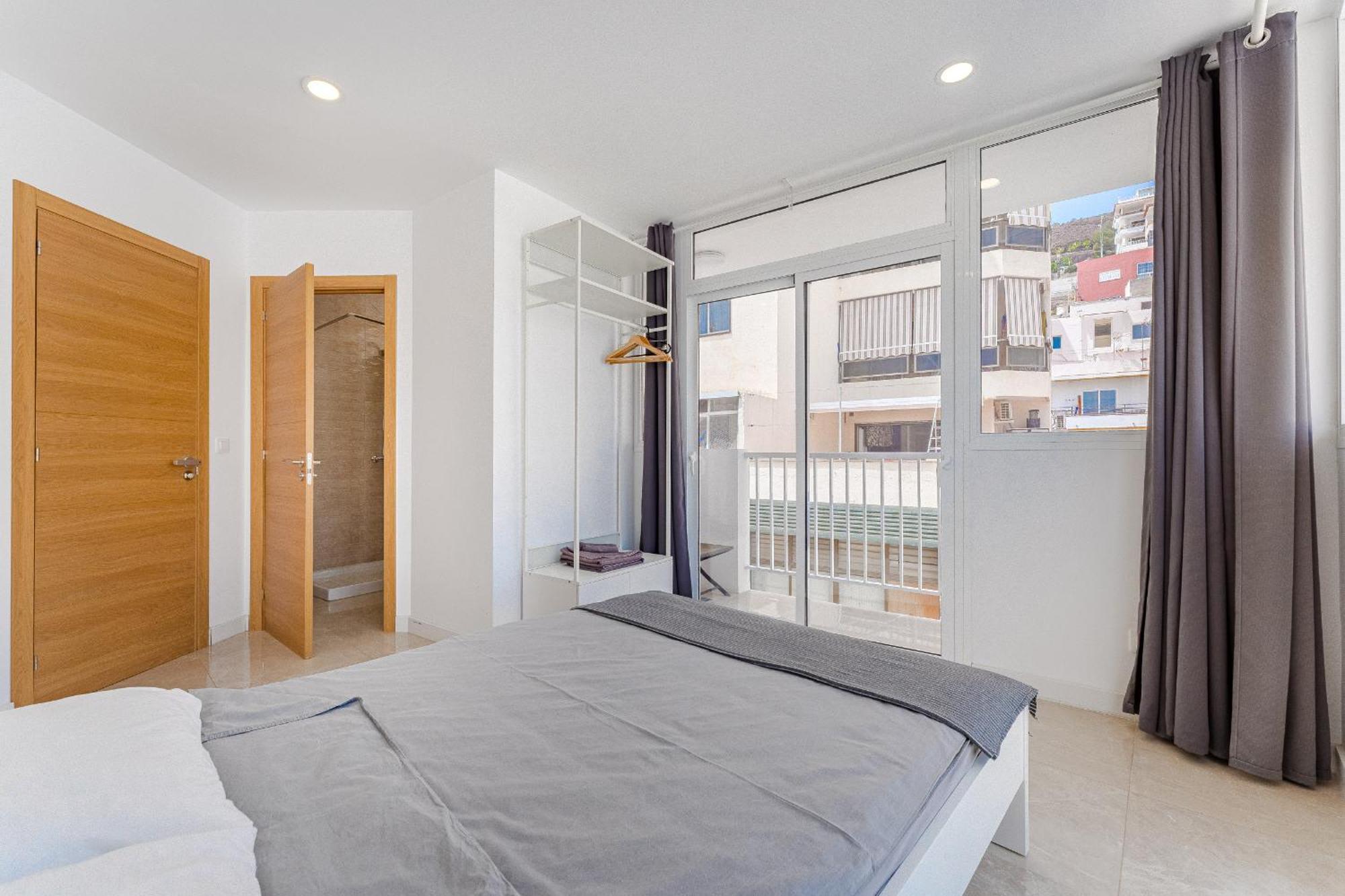 Few Steps From The Beach Hostel In Los Cristianos Arona  Exteriör bild