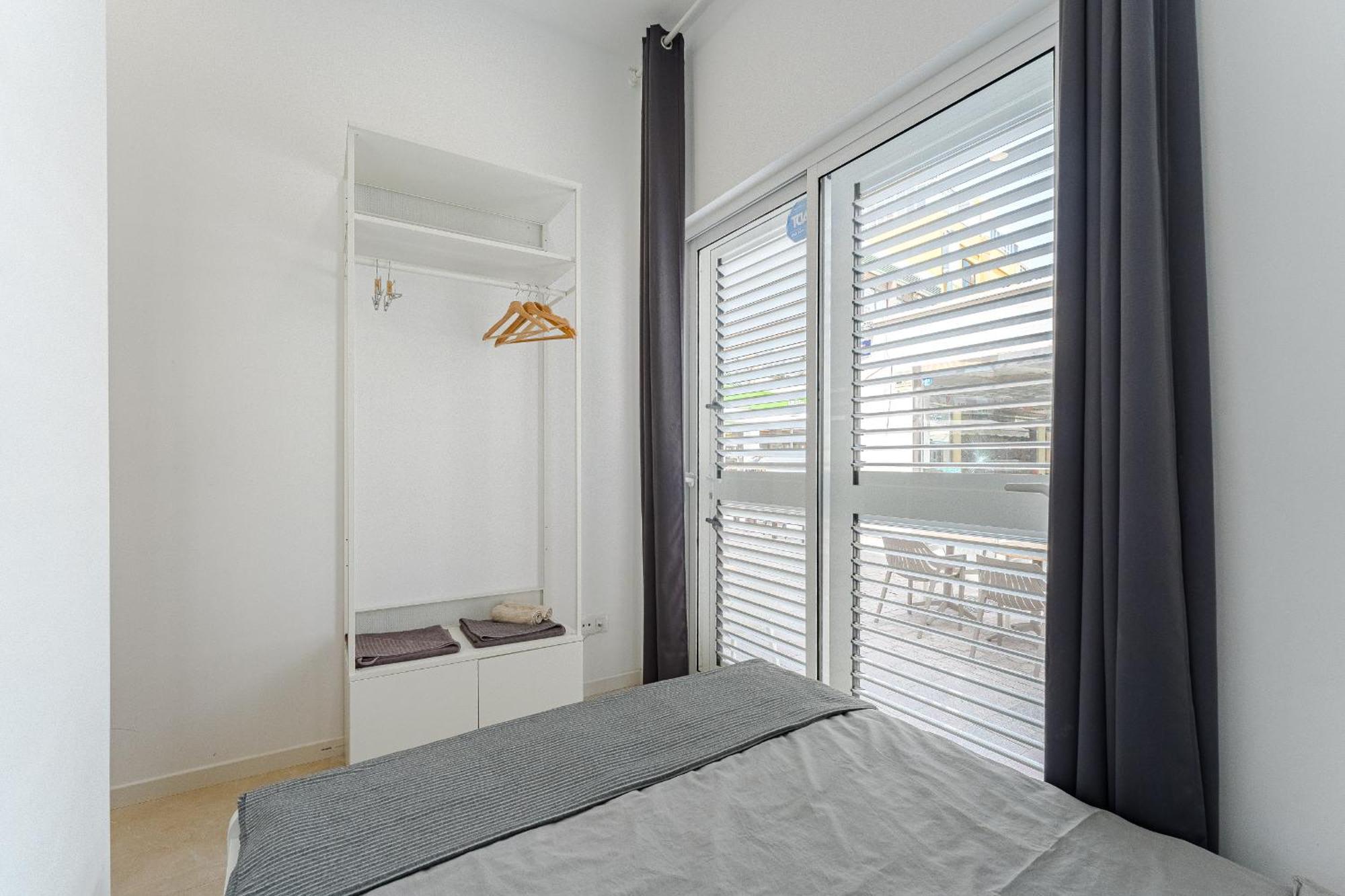 Few Steps From The Beach Hostel In Los Cristianos Arona  Exteriör bild
