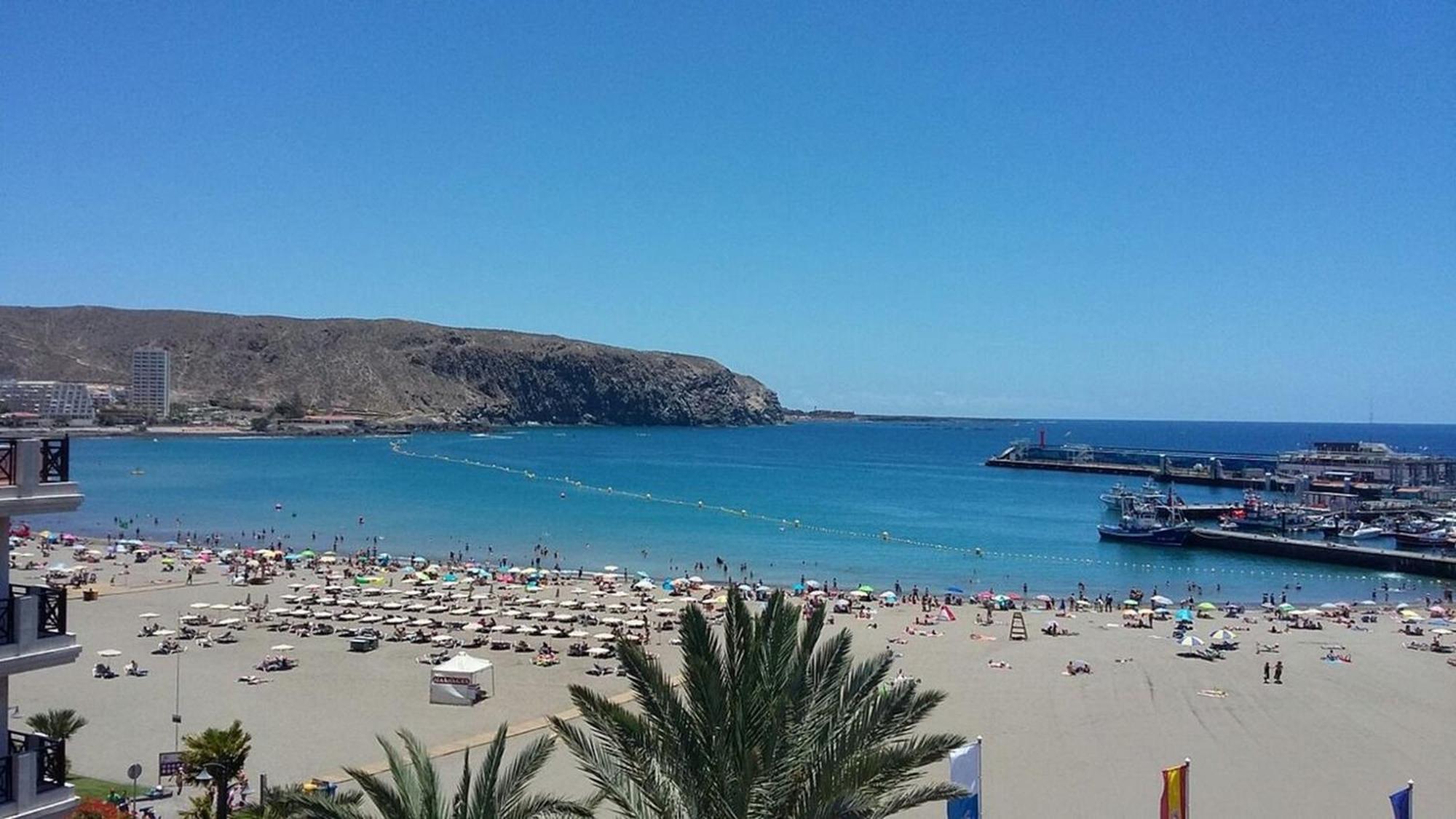 Few Steps From The Beach Hostel In Los Cristianos Arona  Exteriör bild