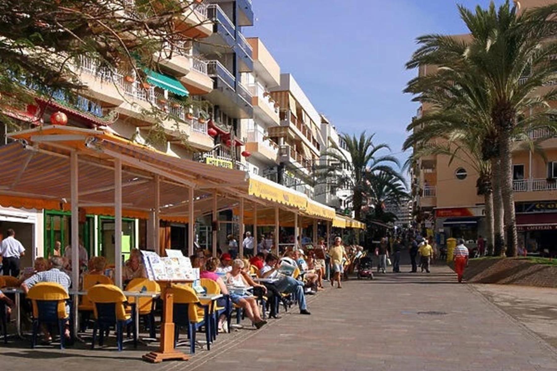 Few Steps From The Beach Hostel In Los Cristianos Arona  Exteriör bild