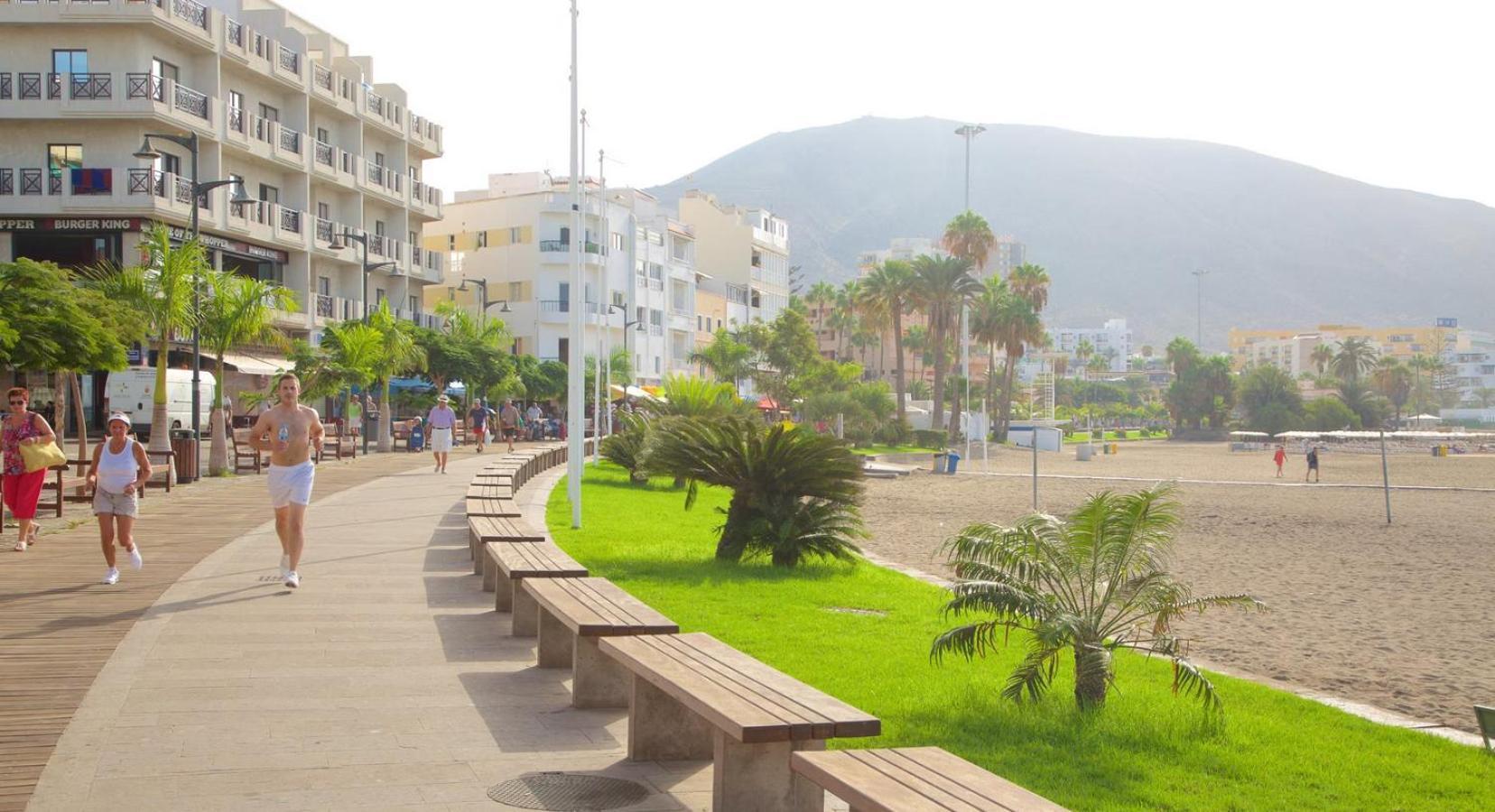 Few Steps From The Beach Hostel In Los Cristianos Arona  Exteriör bild