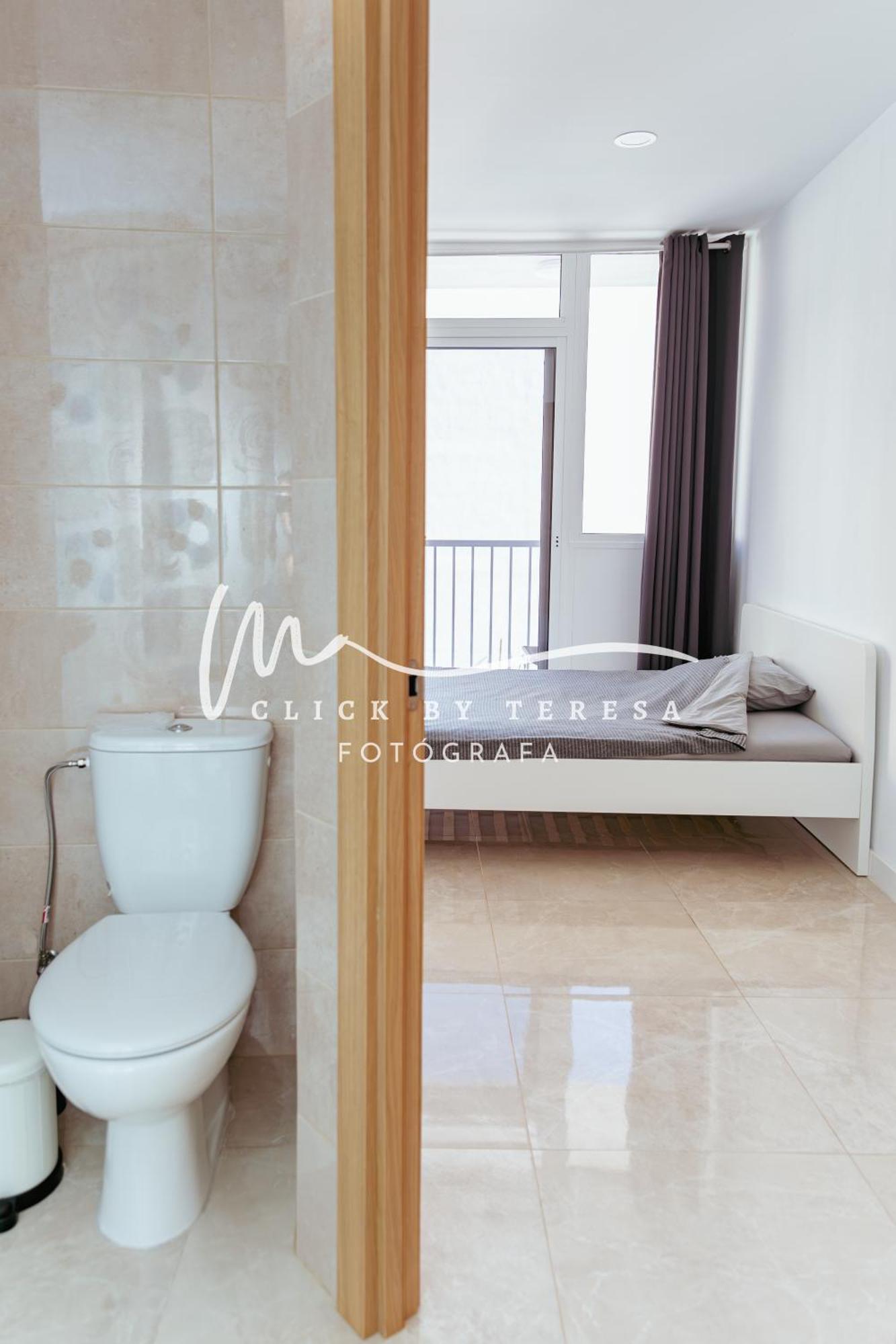 Few Steps From The Beach Hostel In Los Cristianos Arona  Exteriör bild