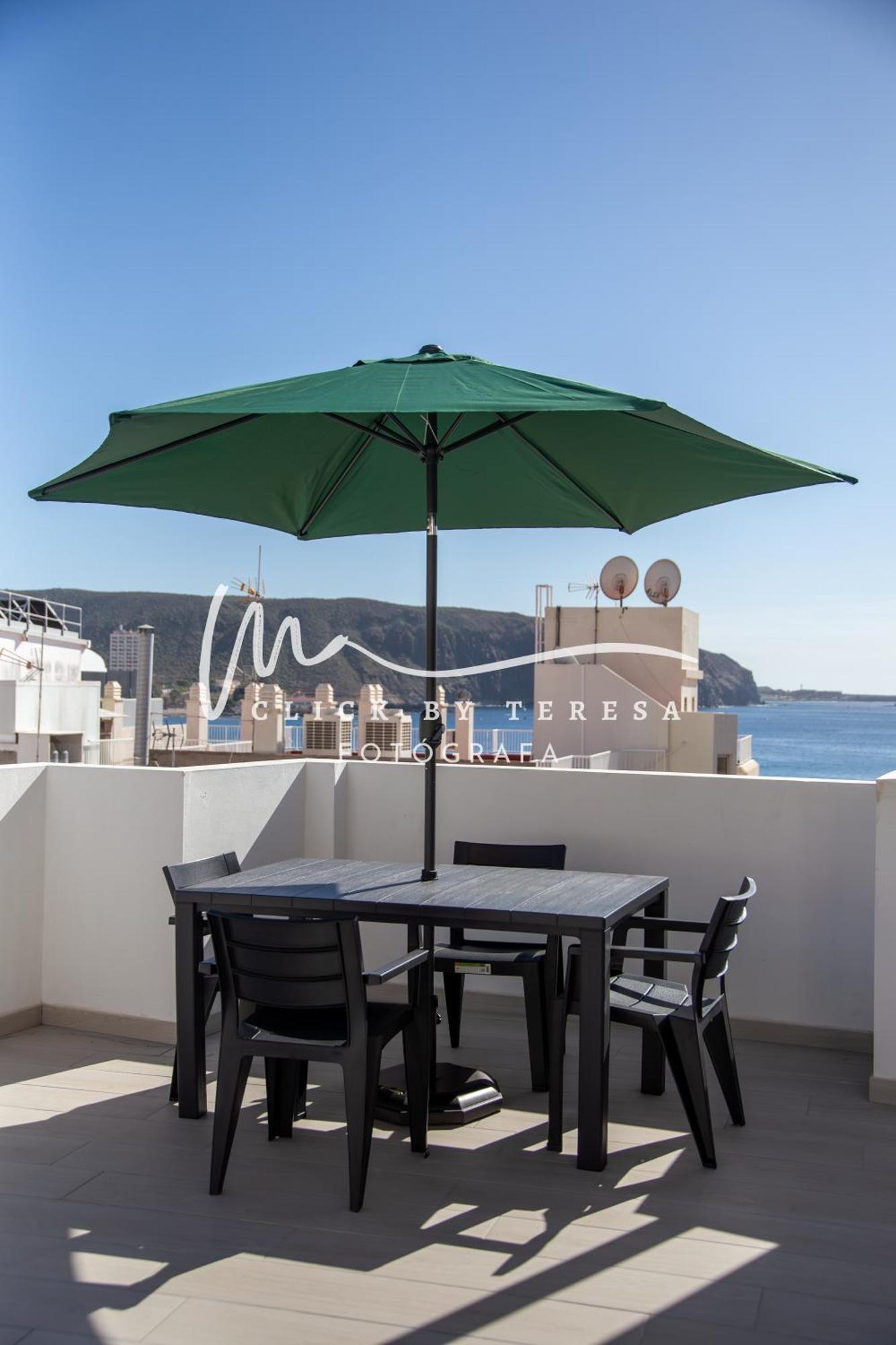 Few Steps From The Beach Hostel In Los Cristianos Arona  Exteriör bild