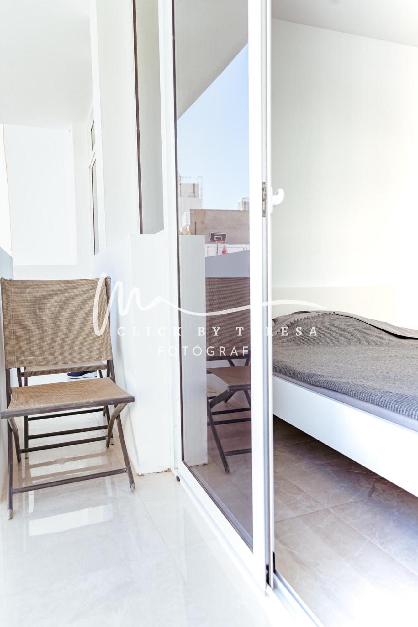 Few Steps From The Beach Hostel In Los Cristianos Arona  Exteriör bild